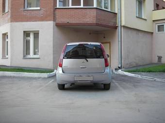 2004 Mitsubishi Colt Photos
