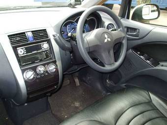2004 Mitsubishi Colt Pictures