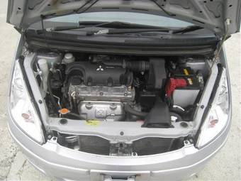 2004 Mitsubishi Colt Pictures