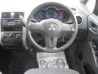2004 Mitsubishi Colt Photos