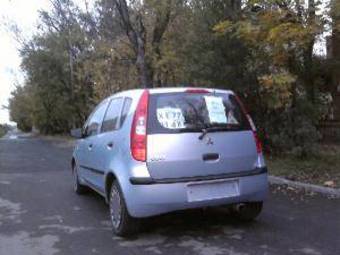 2004 Mitsubishi Colt Pictures