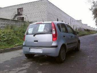 2004 Mitsubishi Colt Photos
