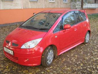 2004 Mitsubishi Colt Pictures