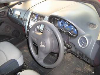 2004 Mitsubishi Colt Pictures