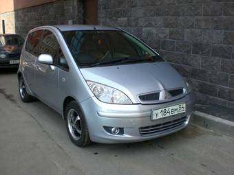 2004 Mitsubishi Colt Pictures