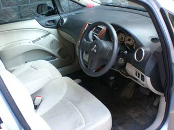 2004 Mitsubishi Colt Pictures