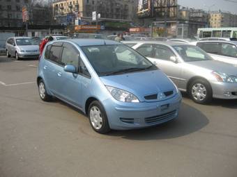 2004 Mitsubishi Colt Pictures