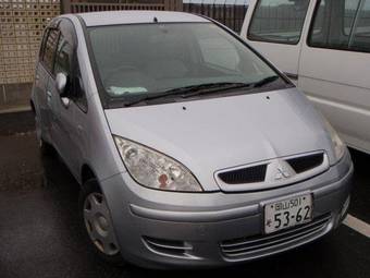 2004 Mitsubishi Colt Pictures