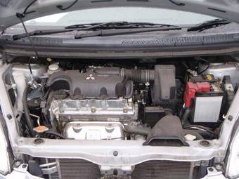 2004 Mitsubishi Colt Photos