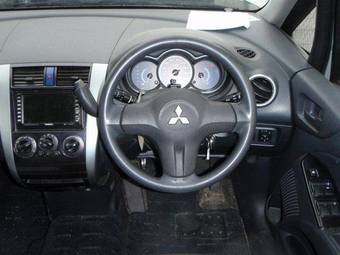 2004 Mitsubishi Colt Photos