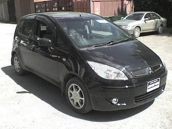 2004 Mitsubishi Colt Pictures