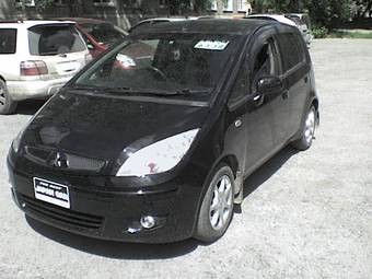 2004 Mitsubishi Colt Photos