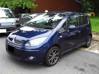 2004 Mitsubishi Colt Photos