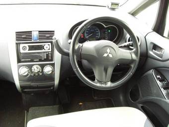2004 Mitsubishi Colt Pictures