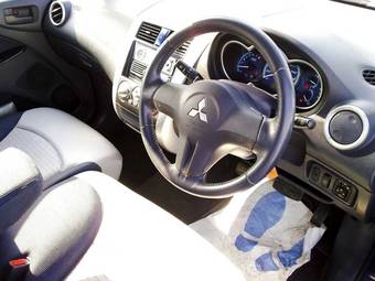 2004 Mitsubishi Colt Images