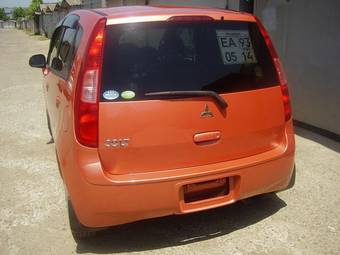 2004 Mitsubishi Colt Photos