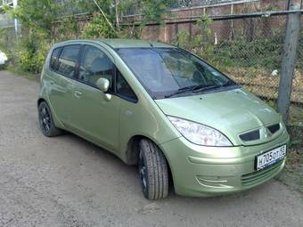 2004 Mitsubishi Colt Pictures