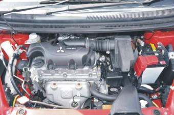 2004 Mitsubishi Colt Photos