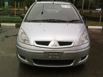 2004 Mitsubishi Colt Photos