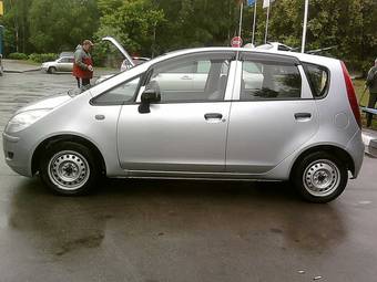 2004 Mitsubishi Colt Pictures