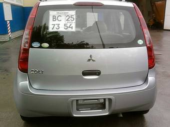 2004 Mitsubishi Colt Photos