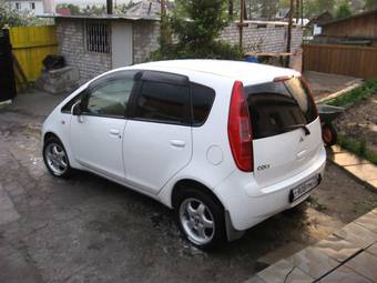 2004 Mitsubishi Colt Photos