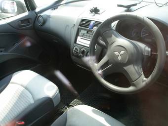 2004 Mitsubishi Colt Photos