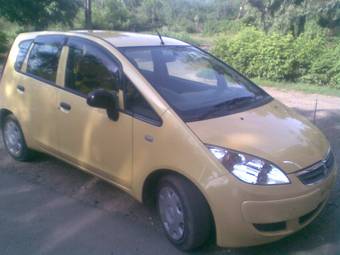 2004 Mitsubishi Colt Photos