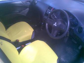 2004 Mitsubishi Colt Photos
