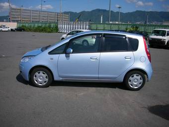 2004 Mitsubishi Colt Pictures