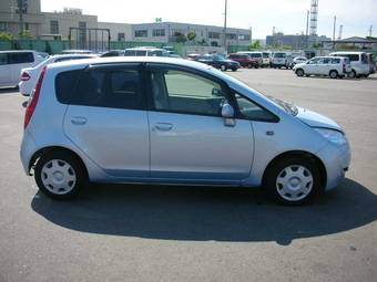 2004 Mitsubishi Colt Pictures