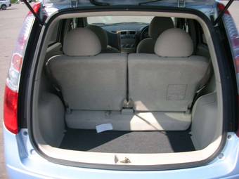 2004 Mitsubishi Colt Photos