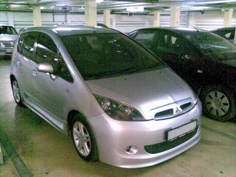 2004 Mitsubishi Colt Photos