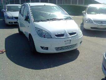 2004 Mitsubishi Colt Pictures