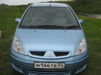 2004 Mitsubishi Colt Photos