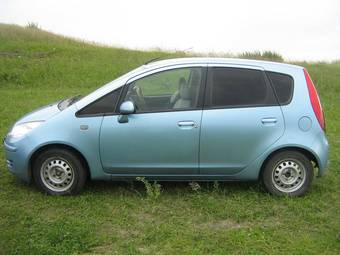 2004 Mitsubishi Colt Pictures