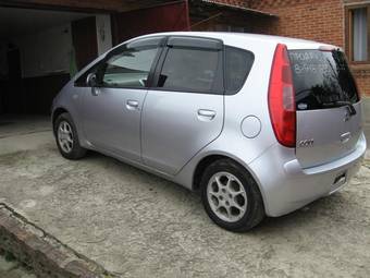 2004 Mitsubishi Colt Pictures
