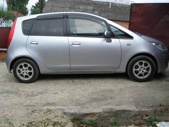 2004 Mitsubishi Colt Photos