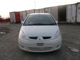 2004 Mitsubishi Colt Photos