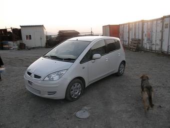 2004 Mitsubishi Colt Pictures