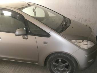 2004 Mitsubishi Colt Photos