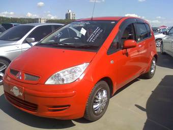 2004 Mitsubishi Colt Pictures