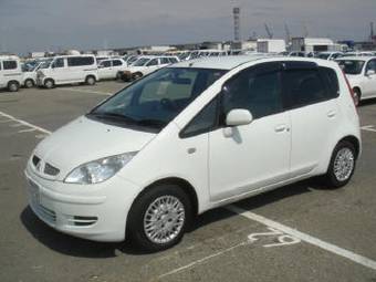 2004 Mitsubishi Colt Photos