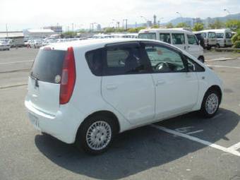 2004 Mitsubishi Colt Pictures