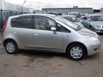 2004 Mitsubishi Colt Photos