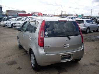 2004 Mitsubishi Colt Photos
