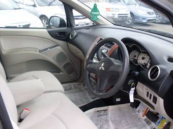 2004 Mitsubishi Colt Pictures