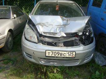 2004 Mitsubishi Colt Photos