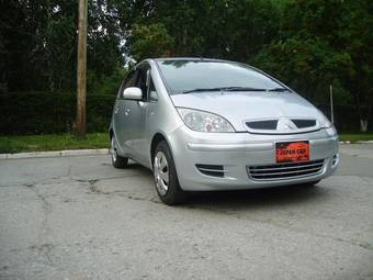 2004 Mitsubishi Colt Photos