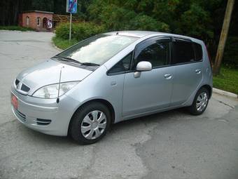 2004 Mitsubishi Colt Photos
